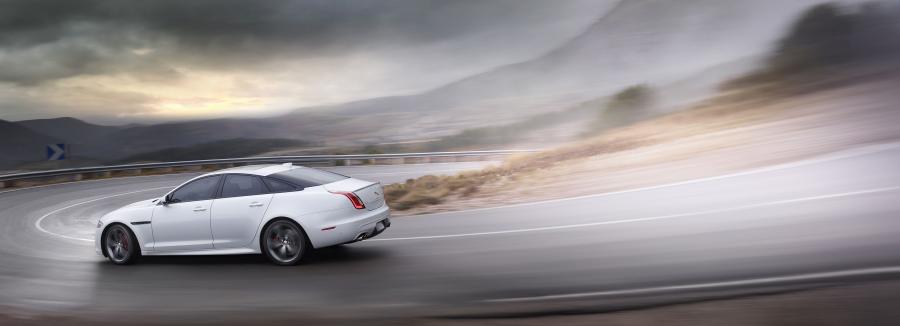  Jaguar XJR 2015 года  (фото 10 из 16)